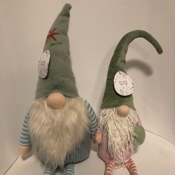 Neutral large sitting Easter Spring gnome pair - Picture 10 of 16